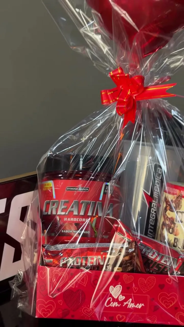 Cesta de presente montada com suplementos